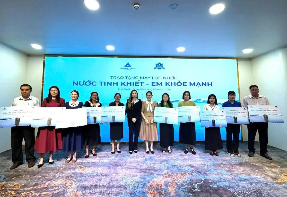 50 trường học ở Phú Quốc được trao máy lọc nước miễn phí