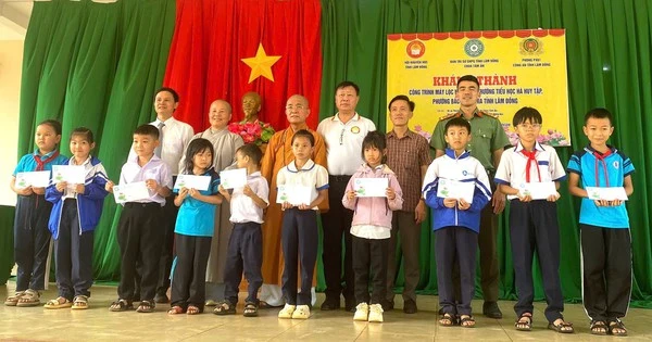 Lâm Đồng trao tặng máy lọc nước và học bổng cho học sinh vùng khó khăn