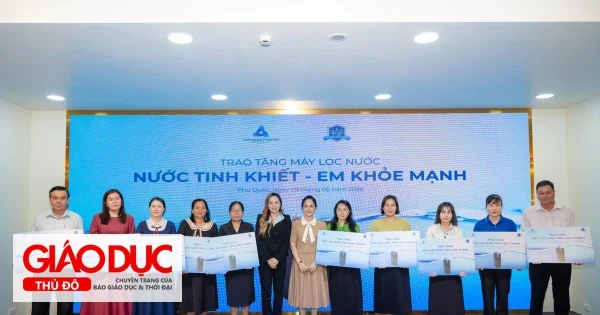Tân Á Đại Thành trao tặng máy lọc nước cho 50 trường học ở Phú Quốc
